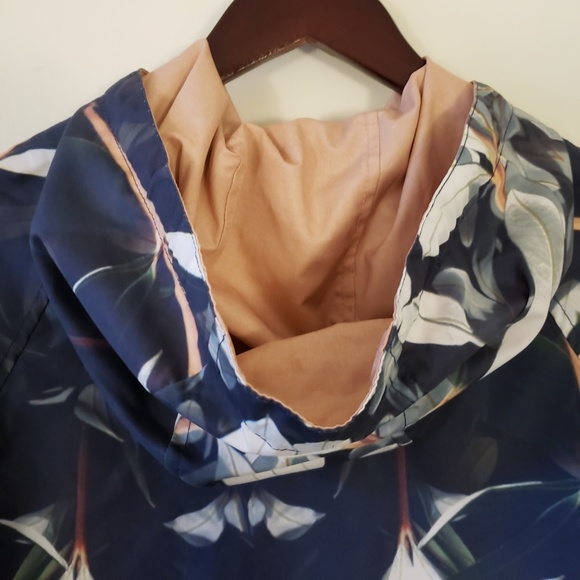 Two sided  Windbreaker with a floral pattern - Picture 5 of 8